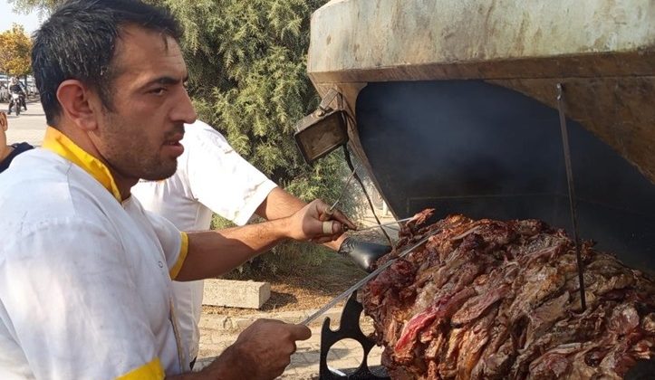 Ciğer kenti Diyarbakır’da cağ kebabı ustası ve lisanslı arıcı, fuarda ürünlerini sergiledi