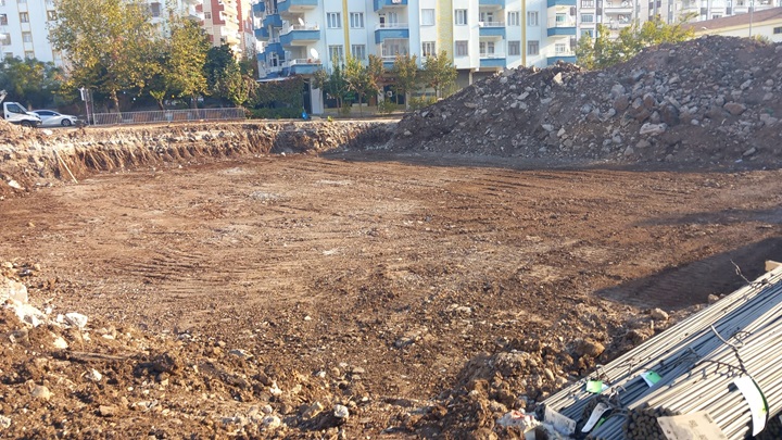 Depremden etkilenen camiiler yeniden yapılmaya başlandı.