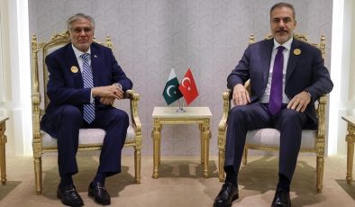 Bakan Fidan, Pakistanlı mevkidaşı İshak Dar ile görüştü