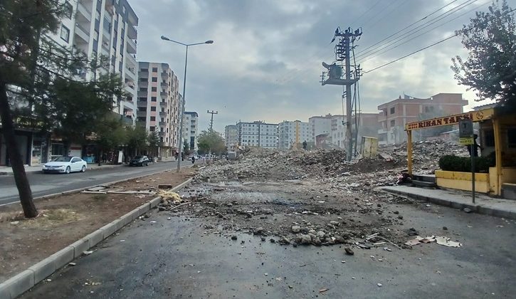 Emek Caddesi Trafiğe Tek Taraflı Kapandı