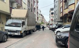 Esenyurt’ta iki komşu arasında park yeri kavgası: Demir çubukla aracın camlarını kırdı
