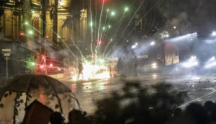 Gürcistan’da protestocular polislerle çatıştı