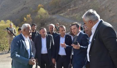 Hakkari Vali Yardımcısı Karadağ köyleri dolaşarak sorunları yerinde tespit ediyor