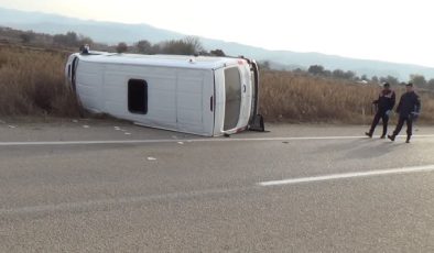 İşçi servisi ile traktör çarpıştı 16 yaralı