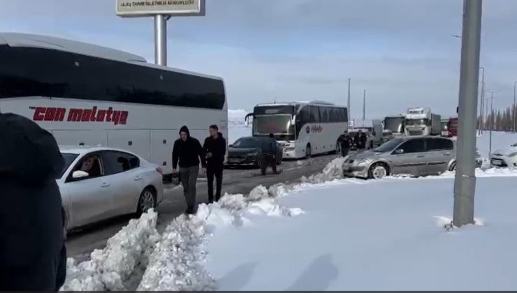 Kar yolları kapattı Diyarbakır’a gelmek isteyenler yolda kaldı