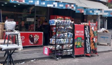 Mahalle marketleri tutunmaya çalışıyor