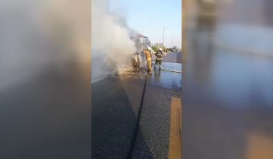 Seyir halindeki minibüste çıkan yangın söndürüldü