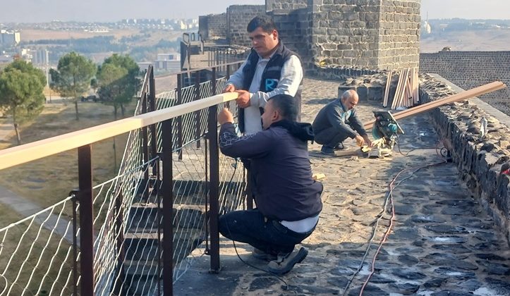 Surlardaki korkuluk çalışmasında son rötuşlar!