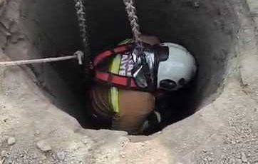 17 metre derinlikte mahsur kalan köpek kurtarıldı