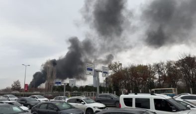 2 katlı binada çıkan yangına müdahale ediliyor