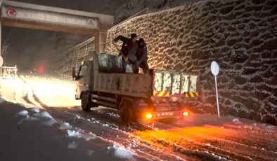 Karadeniz’de kar yaşamı felç etti: 872 yerleşim yeri ulaşıma kapandı