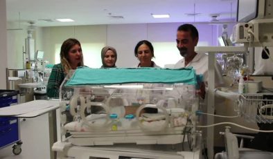Elazığ’da yeni doğan bebeğe “omfalosel” ameliyatı yapıldı