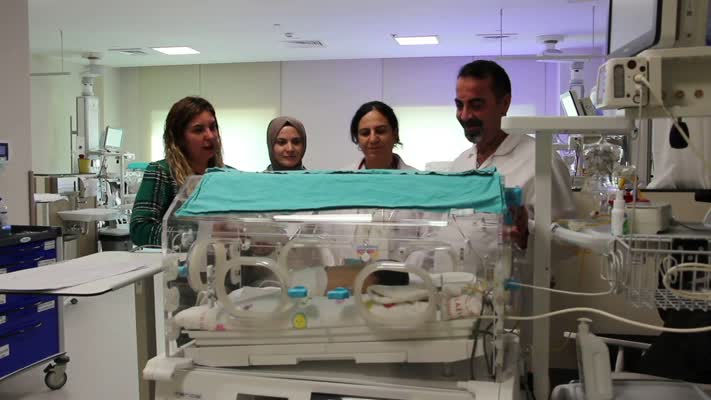 Elazığ’da yeni doğan bebeğe “omfalosel” ameliyatı yapıldı