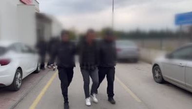 36 aracın lastiğini kestikleri iddiasıyla yakalanan 2 zanlı tutuklandı