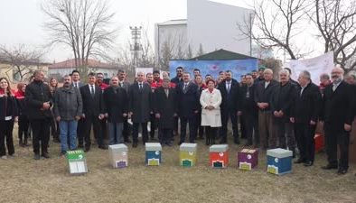 Iğdır’da arıcılara 1080 kraliçe arı kovanı hibesi