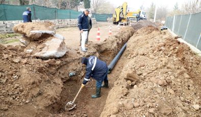 Dönümlü Mahallesi’ne 700 metre yeni kanalizasyon hattı döşedi
