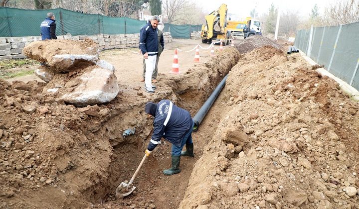 Dönümlü Mahallesi’ne 700 metre yeni kanalizasyon hattı döşedi