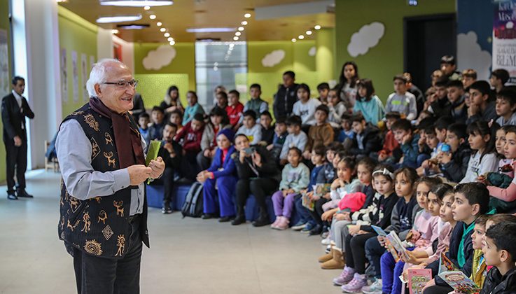 “Masal Dede”, Diyarbakır’da yaklaşık 1500 kişiyi masal ile buluşturdu