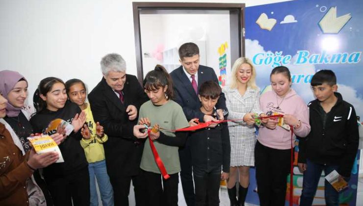 Diyarbakır Çınar’da “Göğe Bakma Durağı” kütüphanesi açıldı
