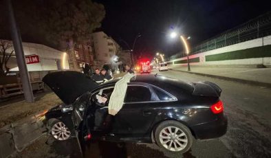 Batman’da trafik kazası: Araçta sıkışan sürücüyü itfaiye kurtardı