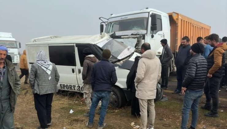 Diyarbakır’da kamyon ile minibüs çarpıştı: 1 ağır yaralı