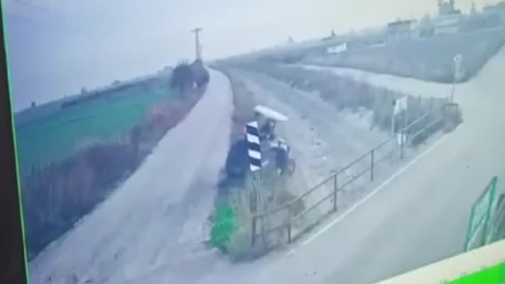 Adana’da sulama kanalına devrilen traktör sürücüsü hayatını kaybetti