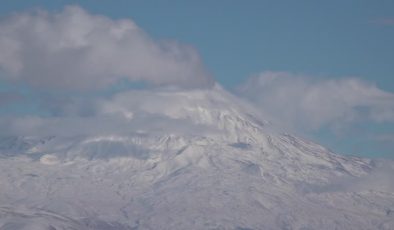 Ağrı Dağı yeniden beyaza büründü
