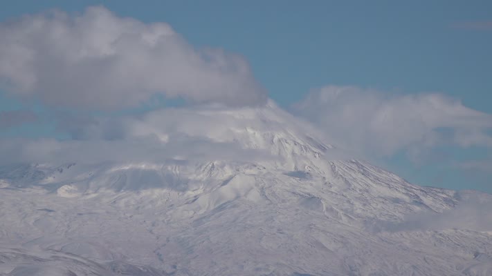 Ağrı Dağı yeniden beyaza büründü