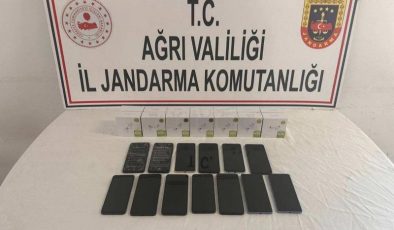 Ağrı’da kaçak telefon ve kulaklık operasyonu
