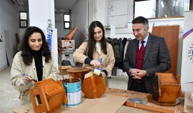 Ahşap atıklar kuşlara yuva oldu: Sıfır Atık Projesi’ne destek