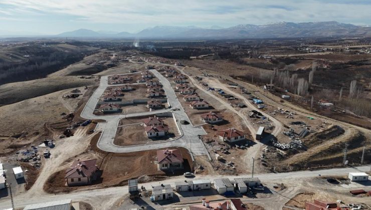 Akçadağ’da 2 bin 804 köy evi hak sahiplerini bekliyor