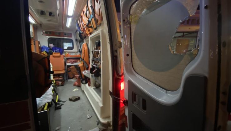 Diyarbakır’da ambulansa zihinsel engelli şahıstan taşlı saldırı