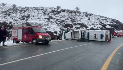 Malatya’da ambulans ve kamyonet çarpıştı: 7 yaralı