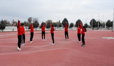 Genç kadın sporcular başarıdan başarıya koşuyor: Her şeyi başaracak güçteyiz