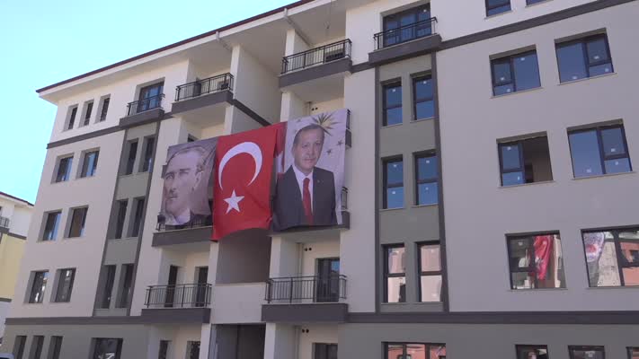 Bakan Murat Kurum, Malatya’da deprem konutlarını inceledi