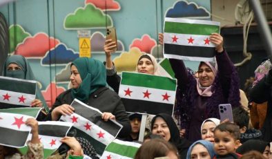 Batman ve Siirt’teki Suriyeliler, Baas rejiminin çökmesini kutladı