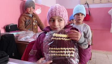 Siirt’teki öğrencilerin yüzünü güldüren Bilecikli hayırsever