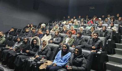 Bingöl’de 450 genç ‘Bir Cumhuriyet Şarkısı’ filminde bir araya geldi