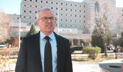 68 yaşındaki hastanın karnından 13 kiloluk kitle çıkarıldı