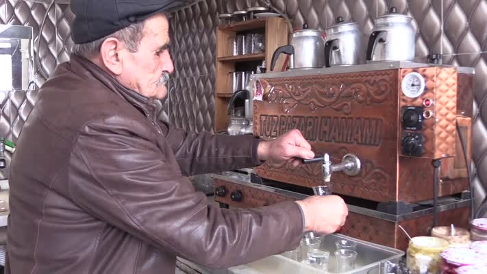 Çayın demi Sebahattin amca ve Sultan teyzeden soruluyor
