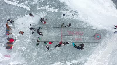 Çıldır Gölü’nün buzlu yüzeyi curling sporcularına doğal antrenman alanı oldu