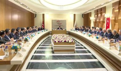 Cumhurbaşkanı Yardımcısı Yılmaz, Ankara Ticaret Odası yönetimi ile görüştü