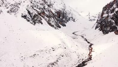 Munzur’un karlı zirveleri dağcıları eşsiz manzaralarla büyülüyor