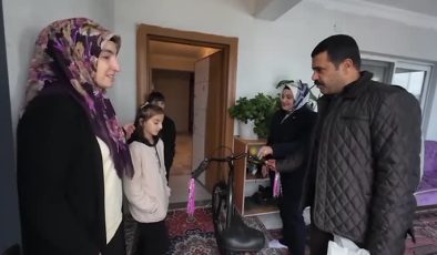 Depremzede Zümra’ya doğum günü sürprizi