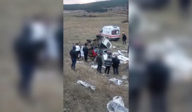 Devrilen minibüste 1 kişi öldü, 3 kişi yaralandı