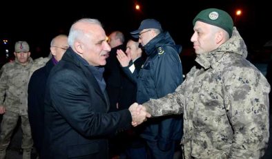 Diyarbakır Valisi Zorluoğlu’ndan güvenlik güçlerine moral ziyareti
