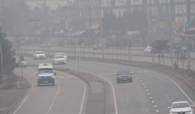 Diyarbakır’da 5 gündür etkili olan sis görüş mesafesini düşürdü