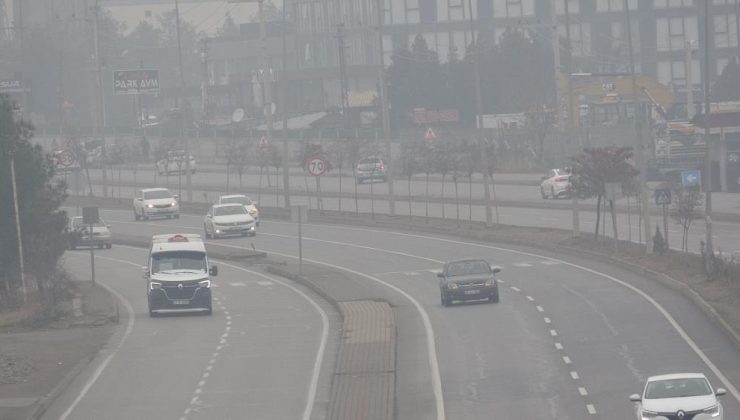 Diyarbakır’da 5 gündür etkili olan sis görüş mesafesini düşürdü