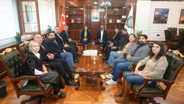 Diyarbakır’da eş başkanlar baro heyetini ağırladı