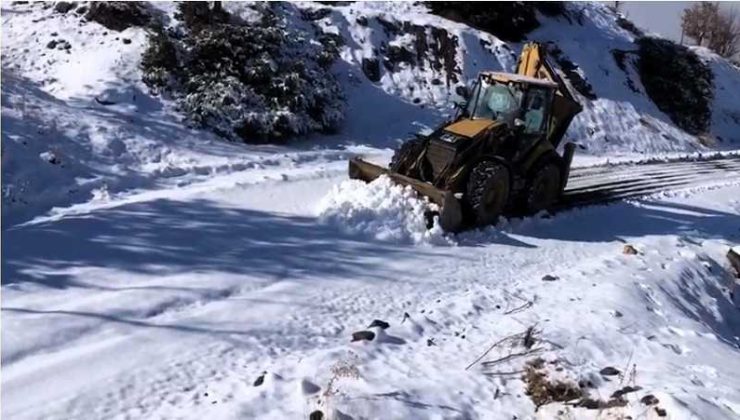 Diyarbakır’da karla kapanan yollar hızla ulaşıma açıldı